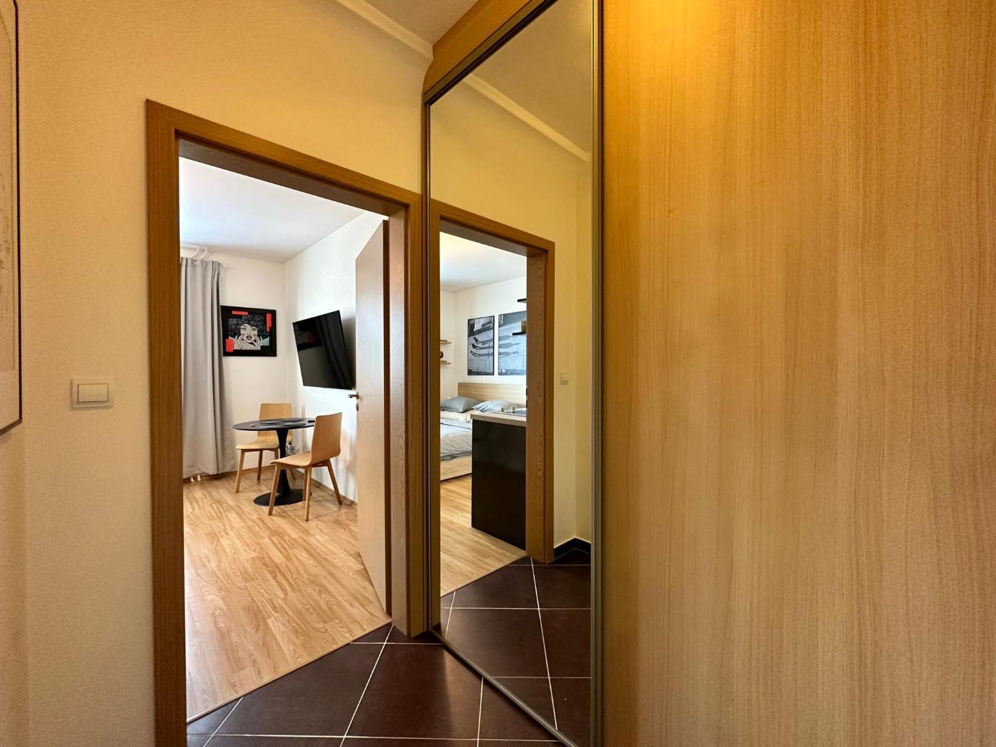 Cozy Studio Apartment In The Wider Center Bratislava Exterior foto