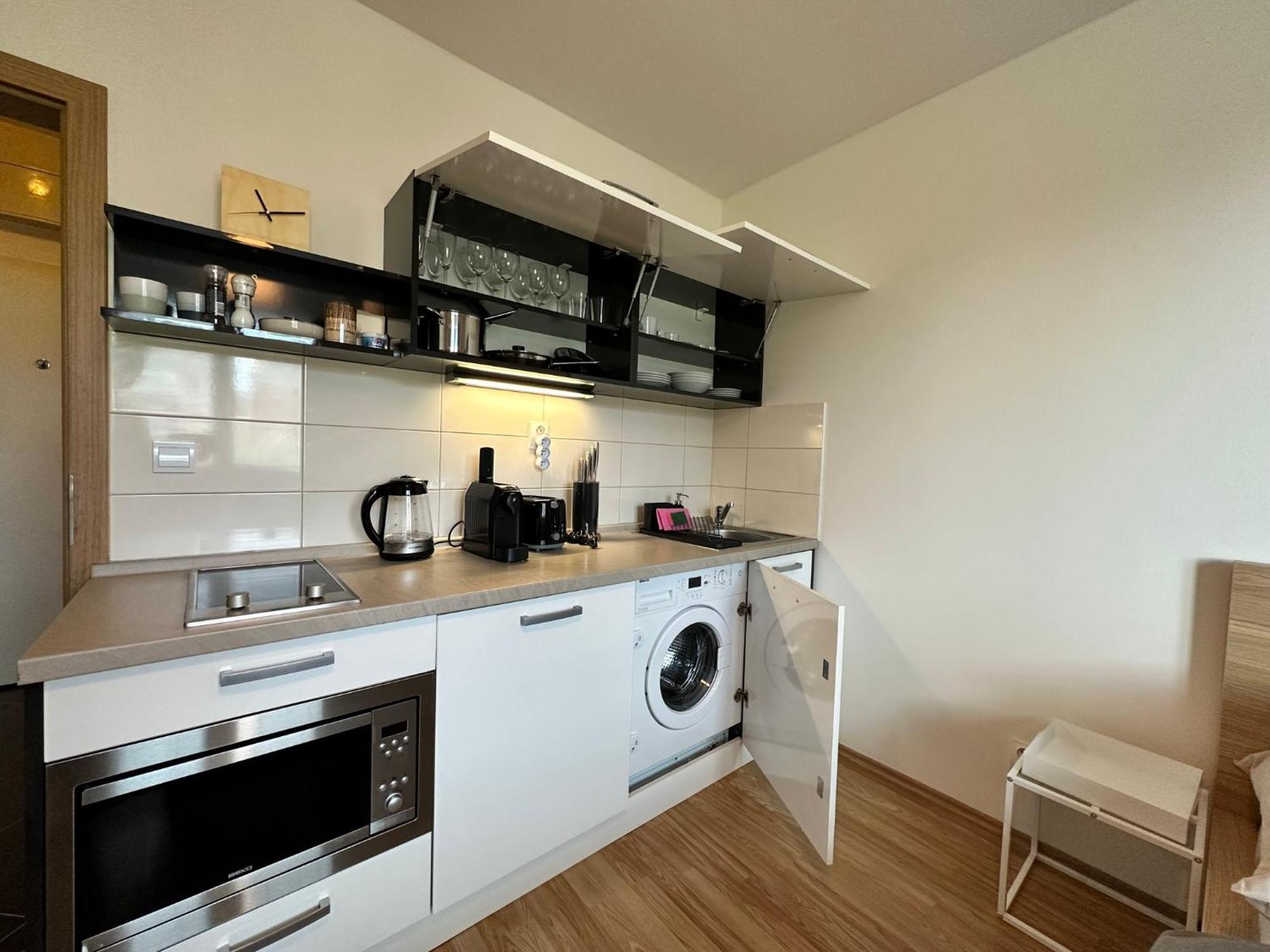 Cozy Studio Apartment In The Wider Center Bratislava Exterior foto
